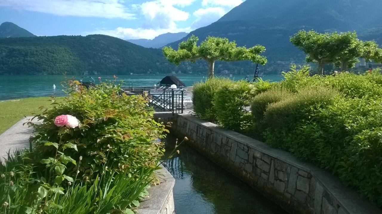 Au Bord Du Lac D'Annecy, Logement Type Loft, Dans Residence Avec Plage Et Ponton Privee Duingt Exteriér fotografie