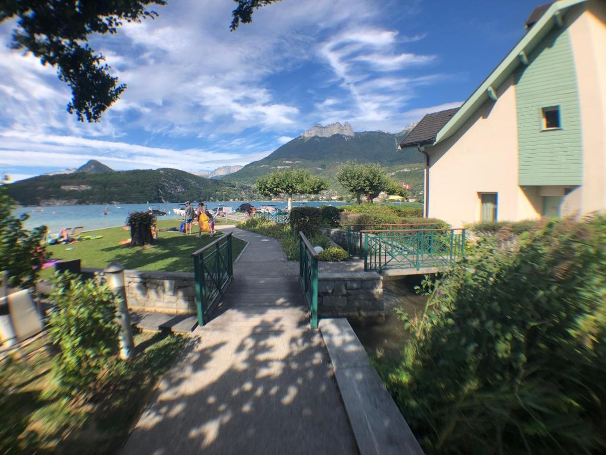 Au Bord Du Lac D'Annecy, Logement Type Loft, Dans Residence Avec Plage Et Ponton Privee Duingt Exteriér fotografie