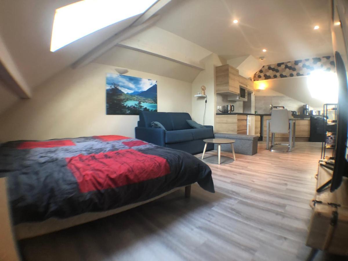 Au Bord Du Lac D'Annecy, Logement Type Loft, Dans Residence Avec Plage Et Ponton Privee Duingt Exteriér fotografie