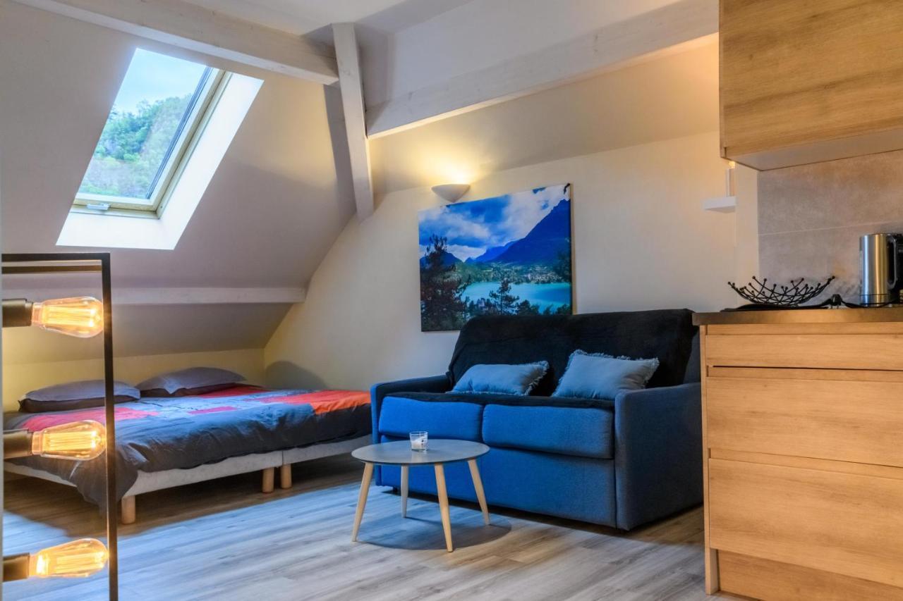 Au Bord Du Lac D'Annecy, Logement Type Loft, Dans Residence Avec Plage Et Ponton Privee Duingt Exteriér fotografie