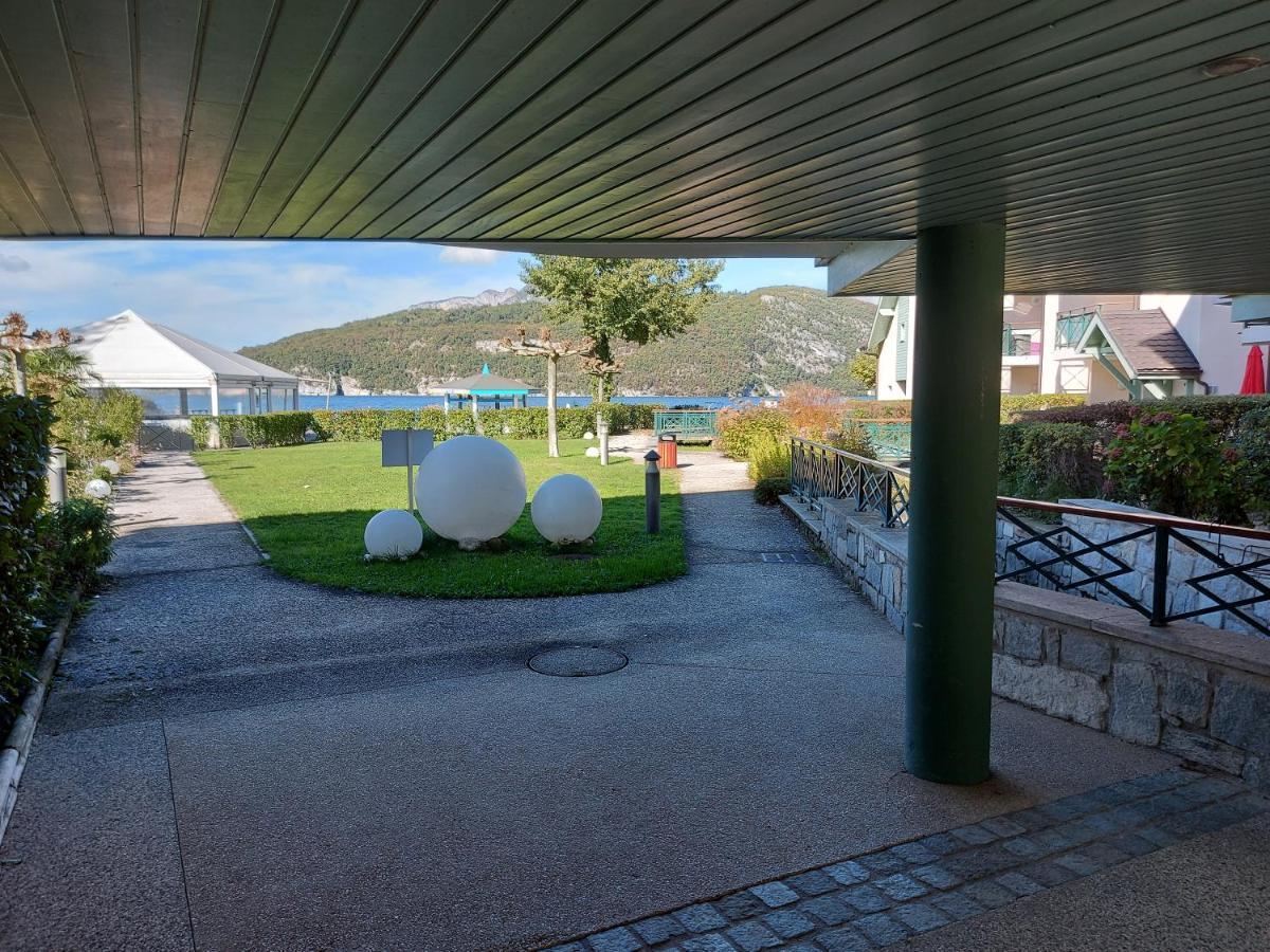 Au Bord Du Lac D'Annecy, Logement Type Loft, Dans Residence Avec Plage Et Ponton Privee Duingt Exteriér fotografie